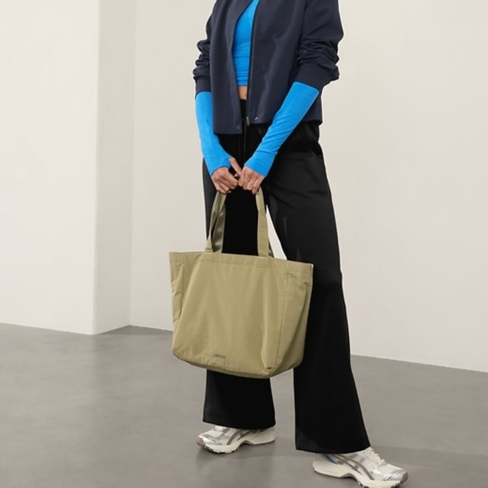 Athleta All About Tote NWT in Olive Branch